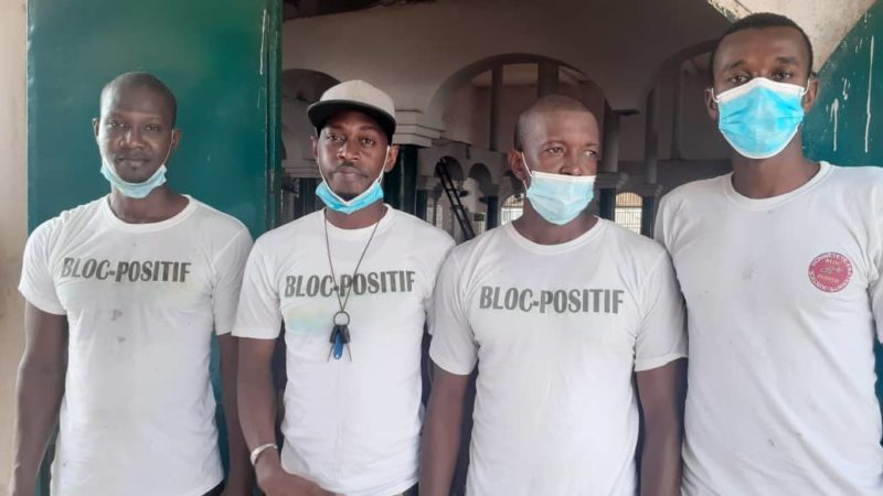Société : Le groupement bloc positif assainie la grande Mosquée d&rsquo;hamdallaye.