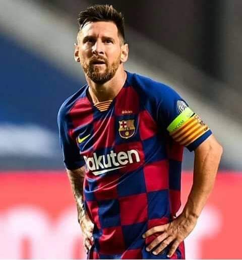 Football : le FC Barcelone annonce le départ de Lionel Messi