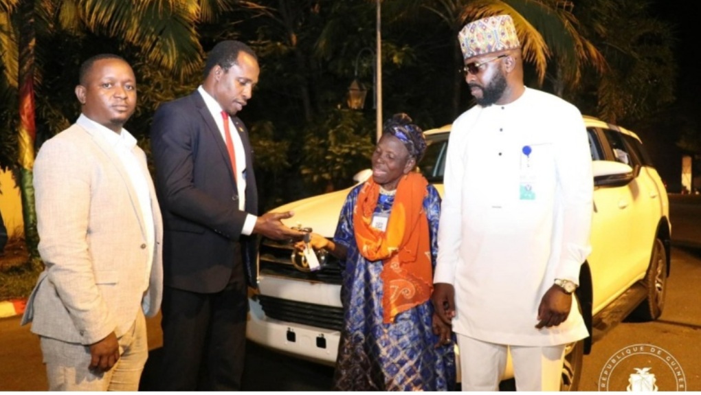 Offert par Mamadi Doumbouya; l’argent de Binta Laly Sow introuvable : ’’Je ne connais pas à qui on a donné…’’