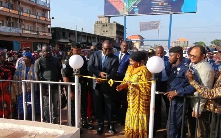 Rond-points de Conakry: Fin des travaux, Madame la gouverneure prend part à la cérémonie d&rsquo;inauguration.