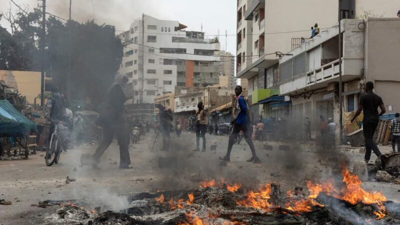 Sénégal: l&rsquo;opposant Ousmane Sonko appelle à manifester, la justice dénonce une tentative d’ »insurrection »