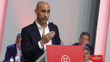 BAISER FORCÉ : LA FÉDÉRATION ESPAGNOLE DE FOOTBALL ACCUSE JENNIFER HERMOSO D&rsquo;AVOIR MENTI