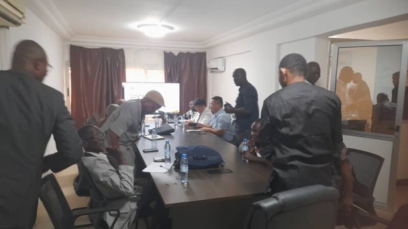 SOCIÉTÉ : les membres de la société kébo et ses partenaires Tiast tiennent une réunion pour établir le programme de visite des sites qui sont choisis pour la construction de son usine et la production du manioc.