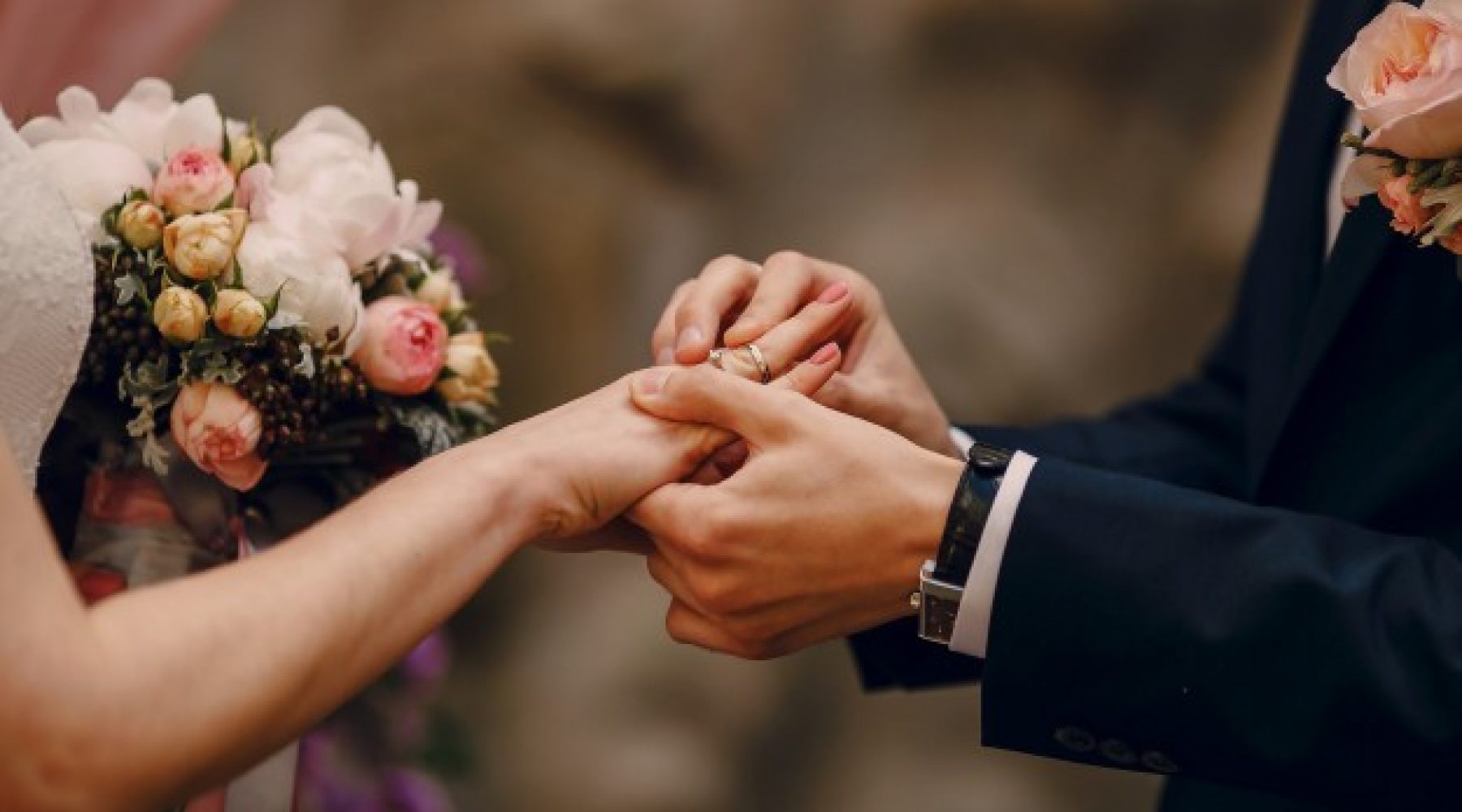 SOCIÉTÉ/ IL FAUT SE MARIER PAR AMOUR ET NON POUR LE MATÉRIEL 