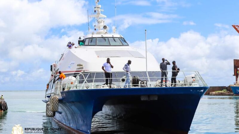 Transport : Un nouveau bateau de 320 places pour la traversée vers l&rsquo;île de Kassa-Conakry.
