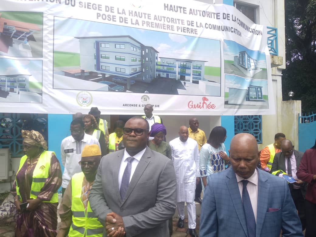 Extension du siège de la HAC : Cérémonie de  pose de la prémière pierre par le premier ministre Bernard Goumou.