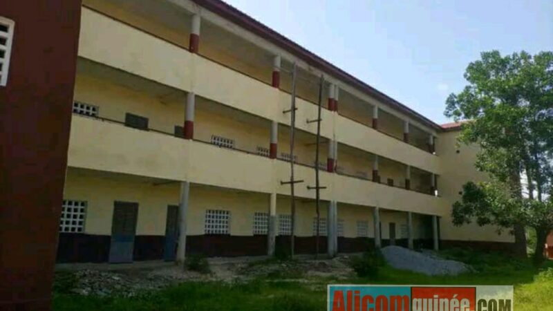 Éducation :Vers l&rsquo;ouverture des classes: les travaux du lycée public de la commune rurale de Maferinyah toujours inachevés.