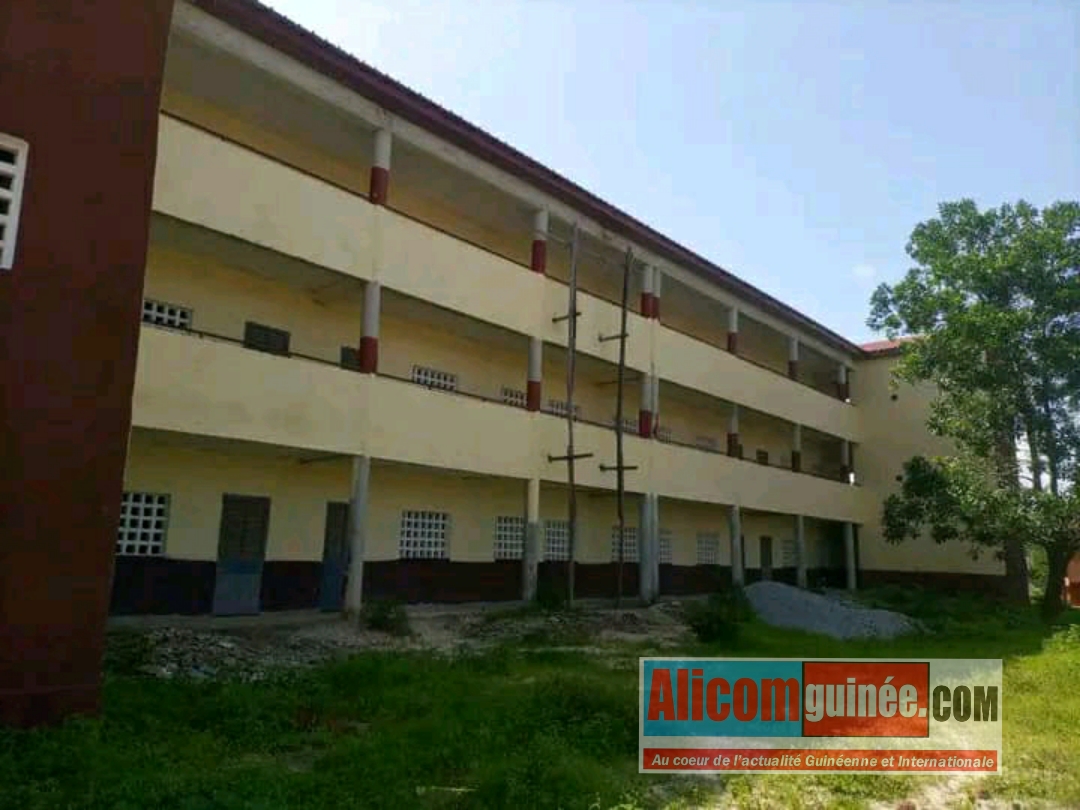 Éducation :Vers l&rsquo;ouverture des classes: les travaux du lycée public de la commune rurale de Maferinyah toujours inachevés.