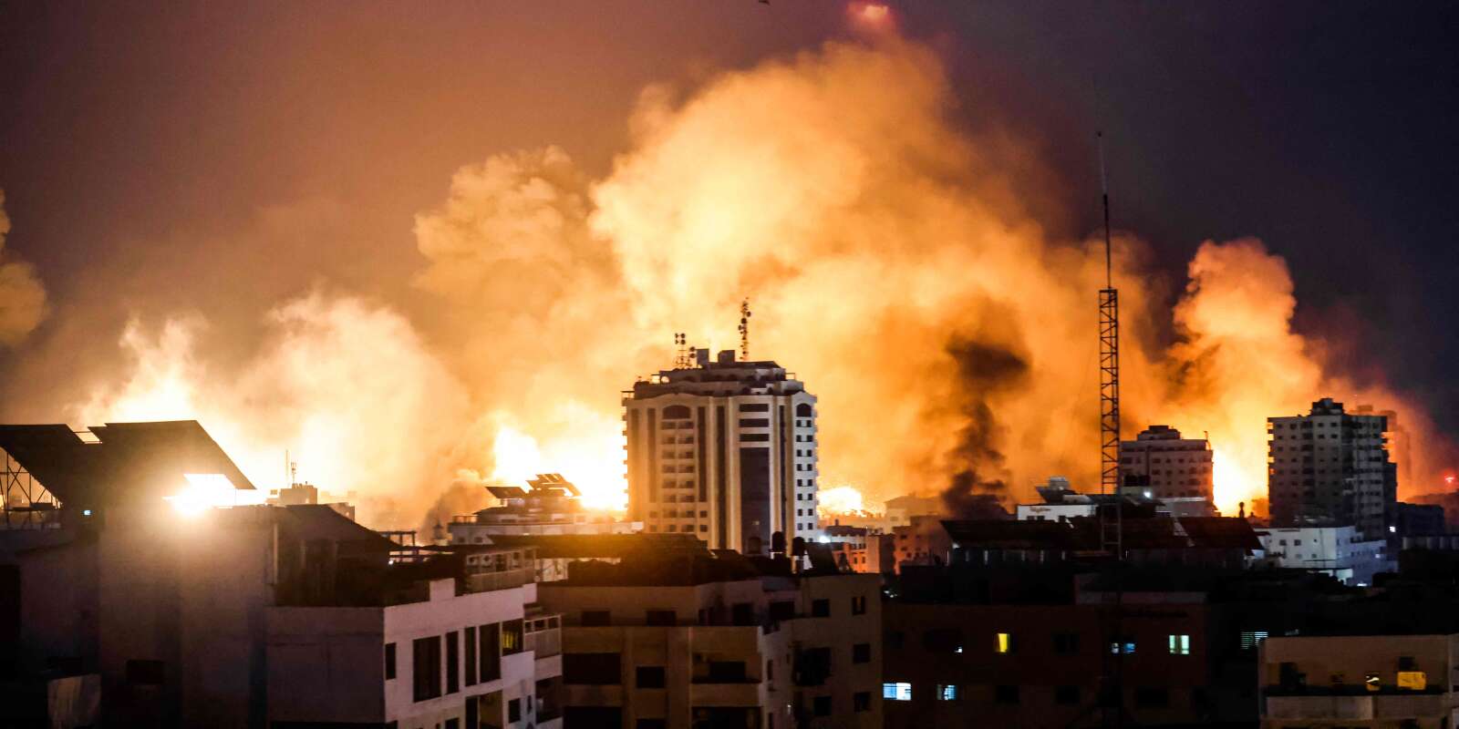 Guerre Israël-Hamas : l’armée israélienne déclare avoir frappé massivement la bande de Gaza, où l’Etat hébreu a imposé un « siège complet »
