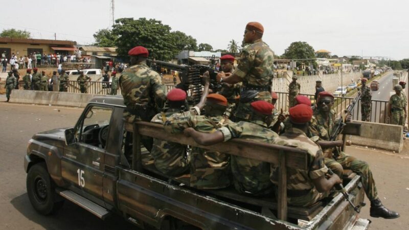 En Guinée: la traque de Claude Pivi sorti de prison par un commando armé se poursuit