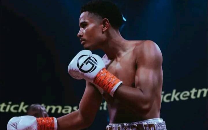 Guinée : Ibrahima Diallo junior s&rsquo;offre une victoire contre le Sud Africain Emile Brits sur la terre de ses ancêtres .