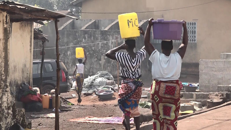 GUINÉE/GOMBOYAH : PÉNURIE D&rsquo;EAU POTABLE, LES CITOYENS ONT DU MAL À SE PROCURER 