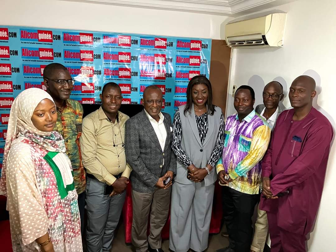 Médias: « e suis venu tendre ma main à tous les journalistes pour leur demander de travailler avec respect envers l&rsquo;éthique et déontologie du métier. » disait le ministre de l&rsquo;information et de la communication á l&rsquo;occurence monsieur Fana Soumah .