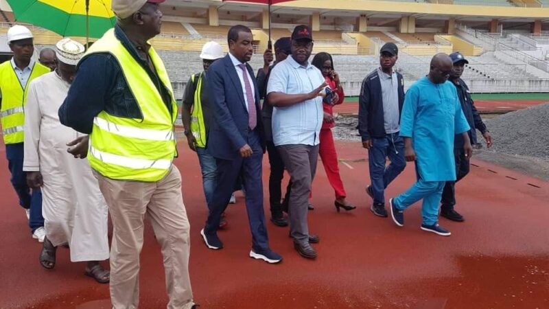 Sport: Monsieur Keamou Bogola Haba, délégué de la jeunesse et des sports, était présent au stade Général Lansana Conté de Nongo en compagnie d&rsquo;une délégation importante comprenant des représentants de la CAF et de la FIDA.