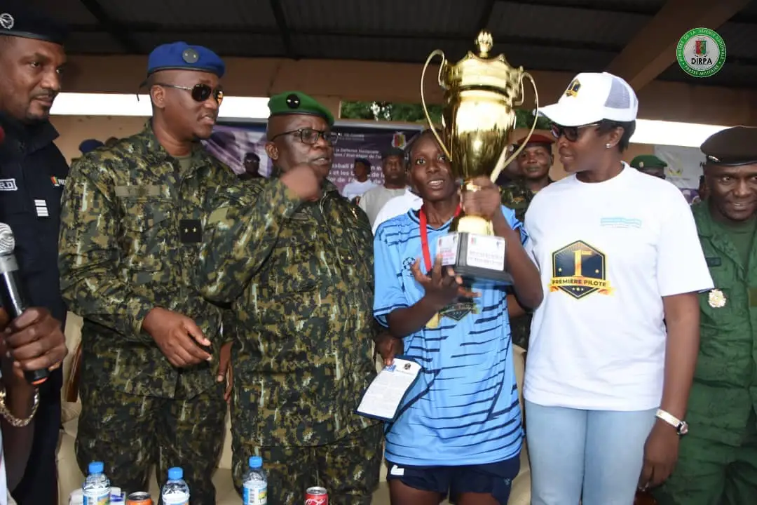 LA FINALE DU TOURNOI FÉMININ DOTÉ DU TROPHÉE FEUE COLONELLE D&rsquo;AVIATION FATOUMATA BINTA DIALLO