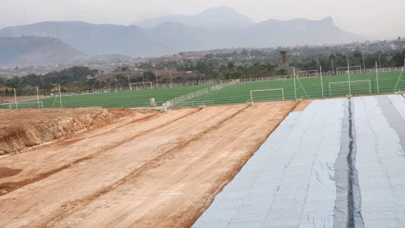 Académie Kerfalla Camara KPC : Deux nouveaux terrains en construction, dont un en gazon naturel, à Khorira