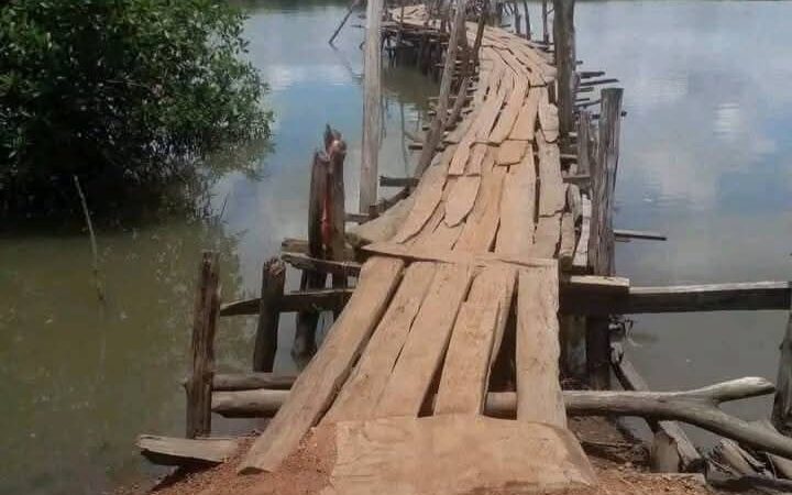 Pont de Koket : Le Passage de la Peur / Quand traverser devient un pari avec la mort