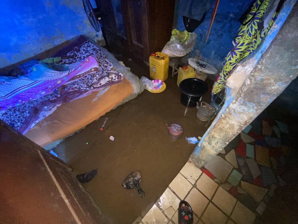 Inondation à Dabondy 3 : Les habitants les pieds dans l’eau après une forte pluie à Conakry