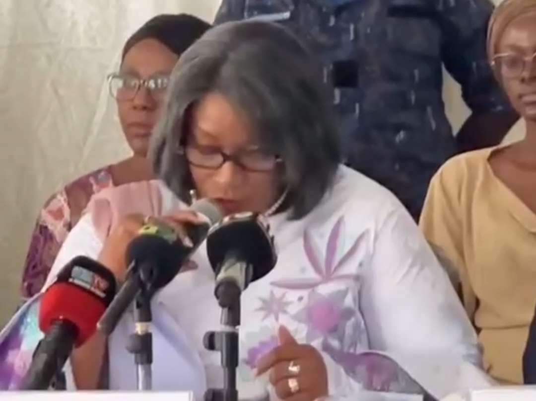  »Je ne suis pas dans la salle, mais tu représentes toutes les femmes de Guinée » : L&rsquo;installation émouvante de Mme Djenabou Touré Camara à la tête de la Directrice Générale des Élections (DGE).