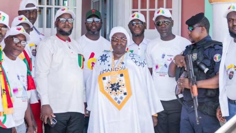À l&rsquo;occasion de la journée historique du 02 Octobre, fête de l&rsquo;Indépendance. MOSACCOD réitère son soutien total au Général Mamadi Doumbouya et l’encourage officiellement à se porter candidat à l’élection présidentielle prévue pour le 28 décembre prochain.