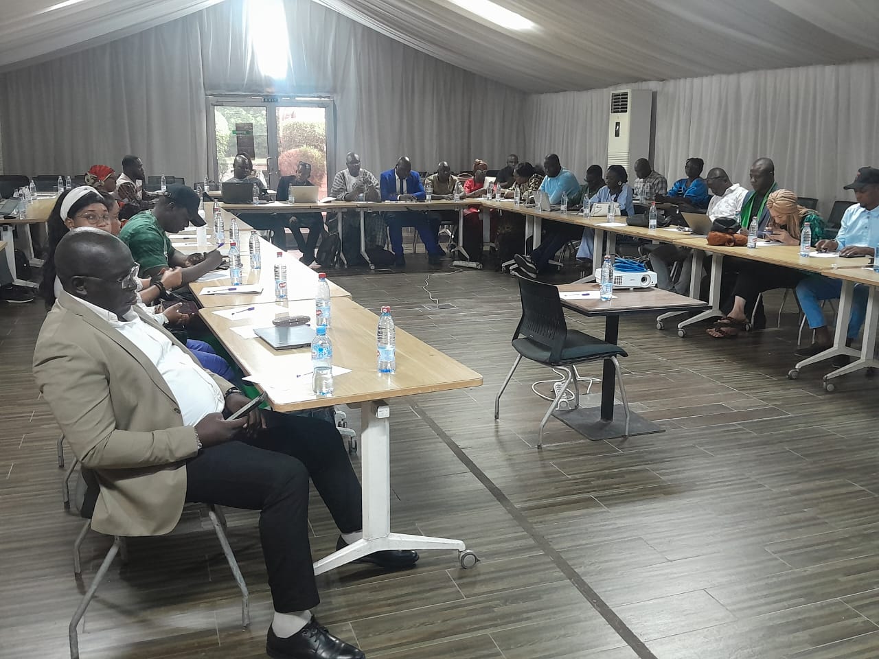 SOCIÉTÉ CIVILE : TABLE RONDE NATIONALE : LA GUINÉE RÉFLÉCHIT À UNE CONSCIENCE COLLECTIVE POUR UNE ÉLECTION APAISÉE LE 28 DÉCEMBRE 2025