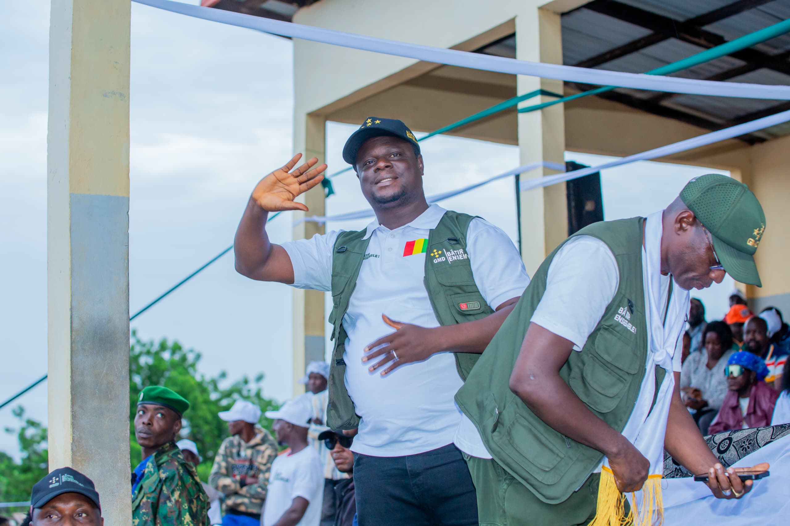 DE NZÉRÉKORÉ À LOLA, LA MARÉE HUMAINE DE LA GMD IMPRESSIONNE : Bernard Pévé Beavogui au cœur d’une mobilisation historique en Région Forestière 🇬🇳