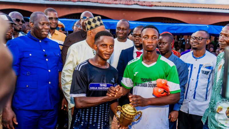 DABOLA : L’ACADÉMIE FATOUMATA BAYO REMPORTE LA COUPE DU TOURNOI DU MOSACCOD