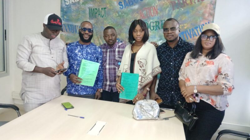 Kadiza La Kamiss et Ousmane Diplomate Condé officialisent cinq années d’engagement