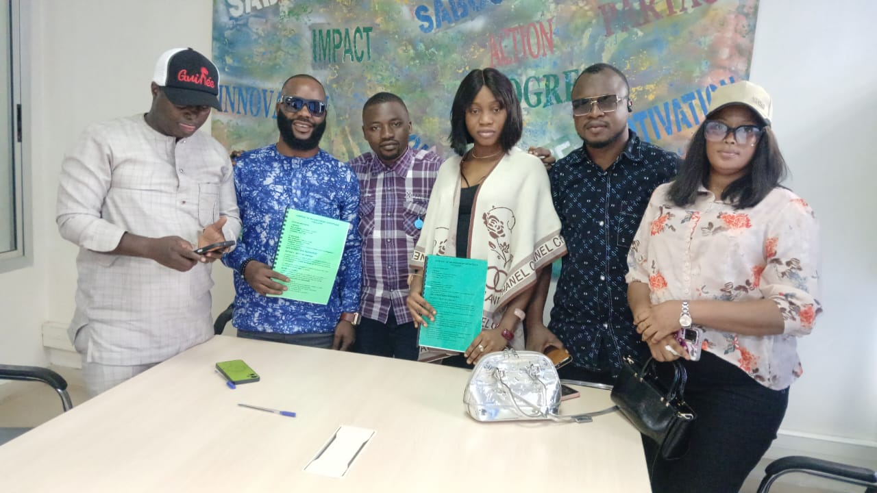Kadiza La Kamiss et Ousmane Diplomate Condé officialisent cinq années d’engagement