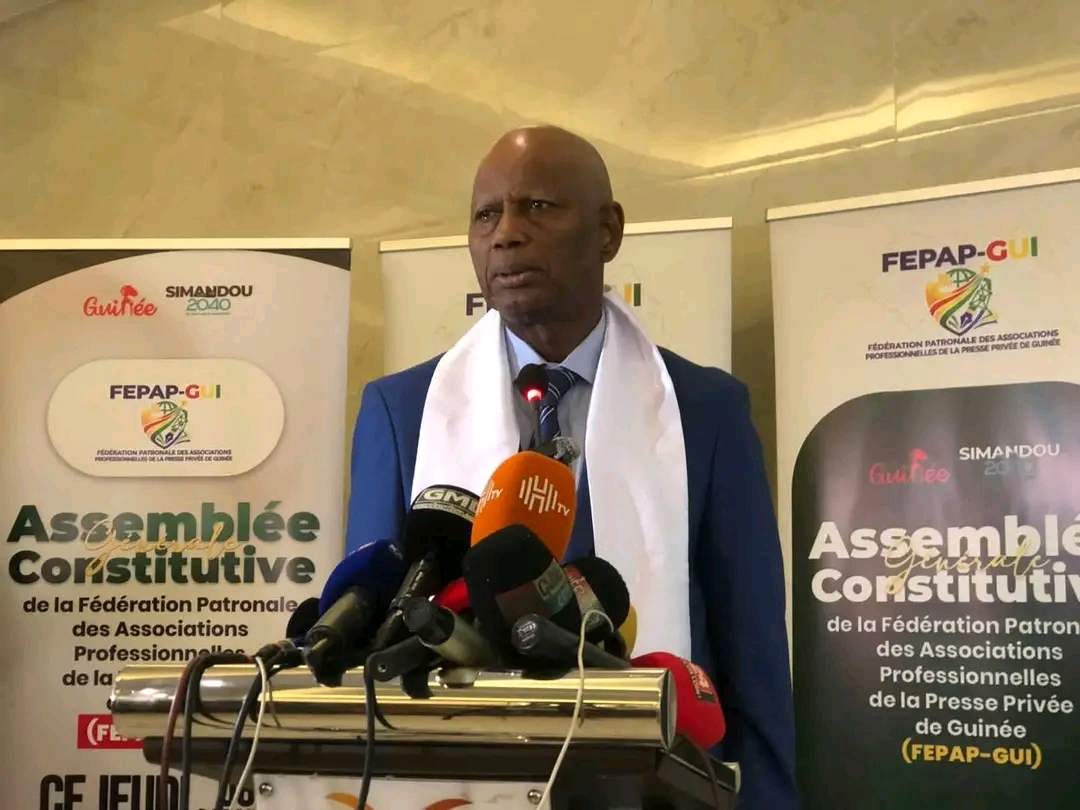 UN TÉLÉPHONE NE FAIT PAS UN MÉDIA, ET UNE CONNEXION INTERNET NE FAIT PAS UN PATRON. Boubacar Yacine Diallo veut mettre fin à ce qu’il qualifie de « DÉSORDRE » dans le paysage médiatique guinéen